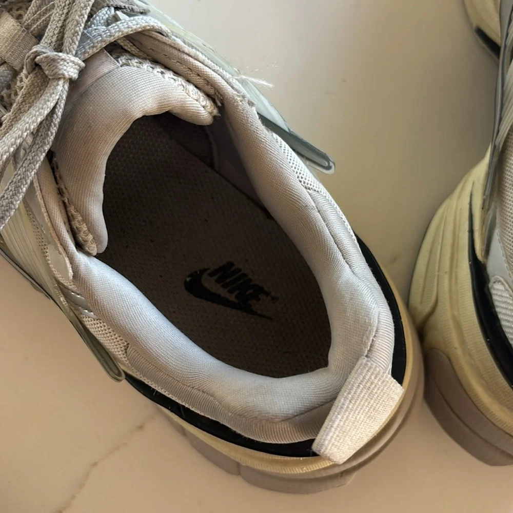 NIKE V2K Run Sneaker - Picture 6 of 10